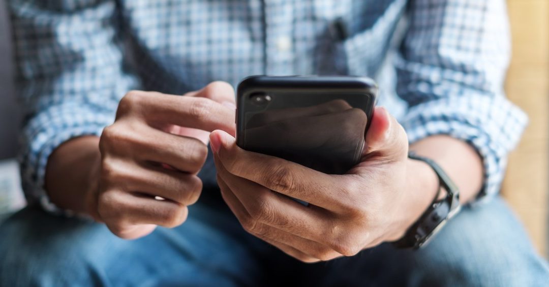 17 Helpful Apps for Truck Drivers